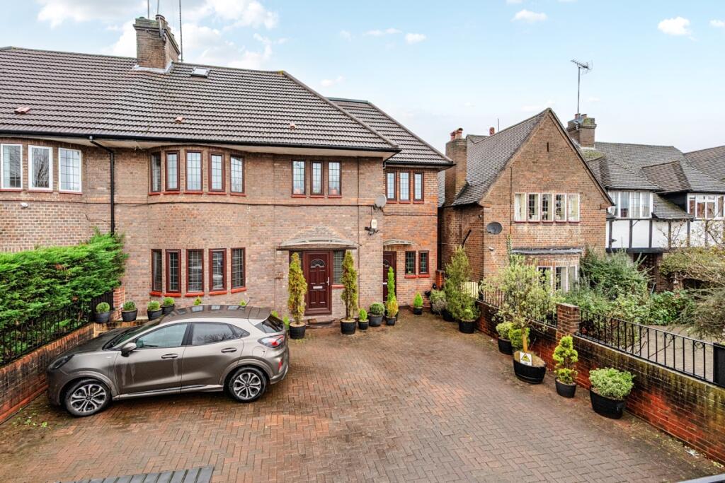 2 bed 1st Floor Flat for rent in Hendon. From Hamptons - Hampstead