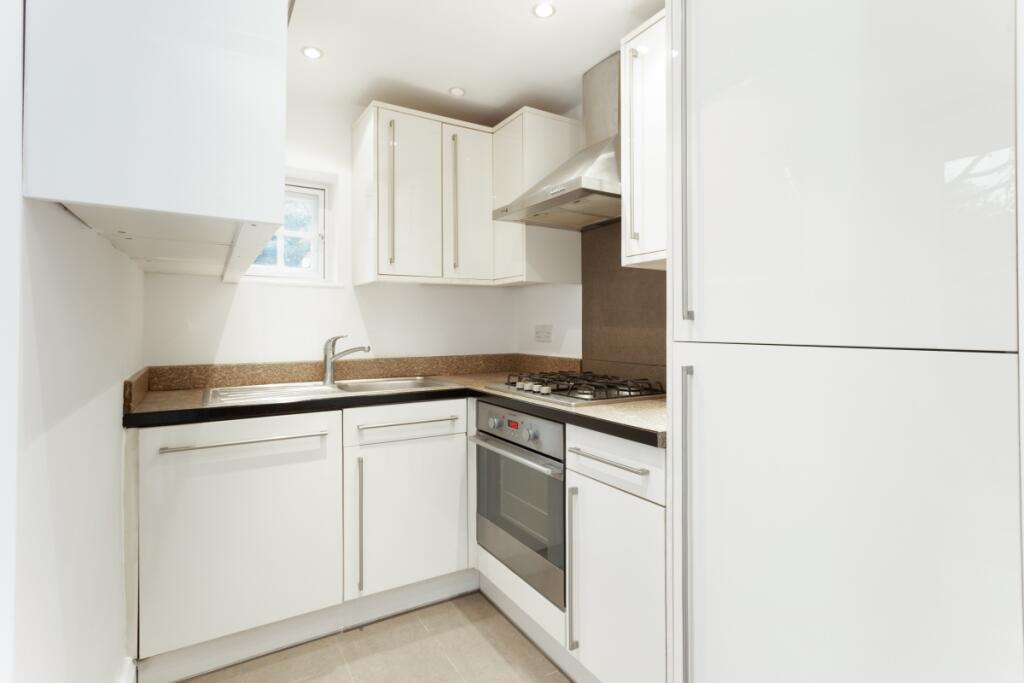 3 bed Cottage for rent in Finchley. From Hamptons - Hampstead