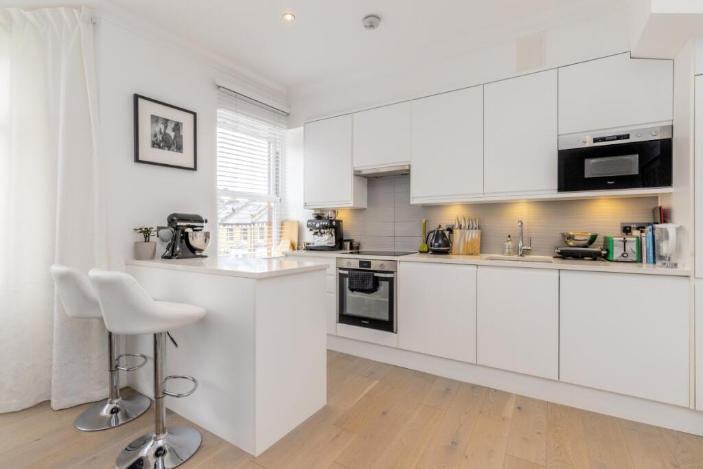 3 bed 1st Floor Flat for rent in Hampstead. From Hamptons - Hampstead