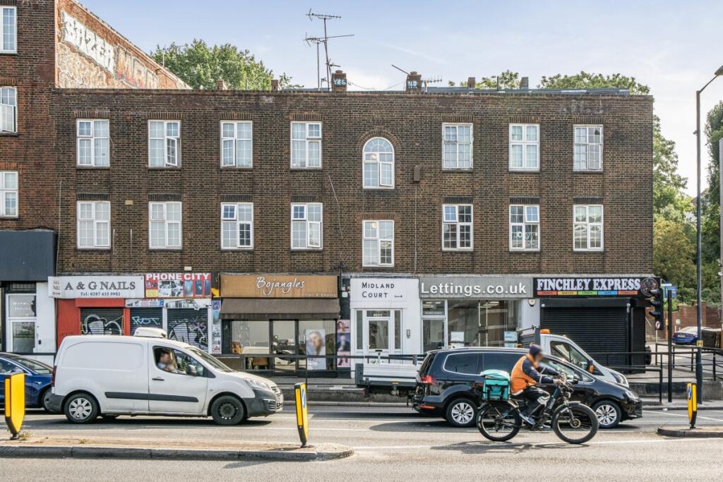 3 bed 1st Floor Flat for rent in Hampstead. From Hamptons - Hampstead