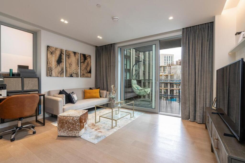 3 bed Apartment for rent in Paddington. From Hamptons International Sales - Hyde Park