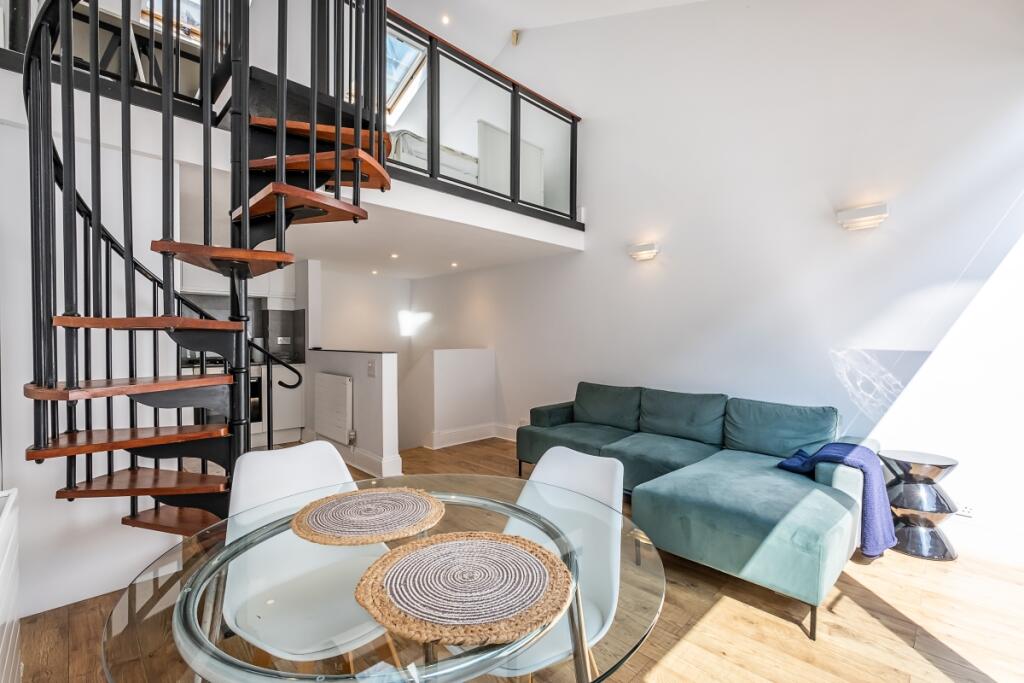 2 bed Mews for rent in Paddington. From Hamptons International Sales - Hyde Park