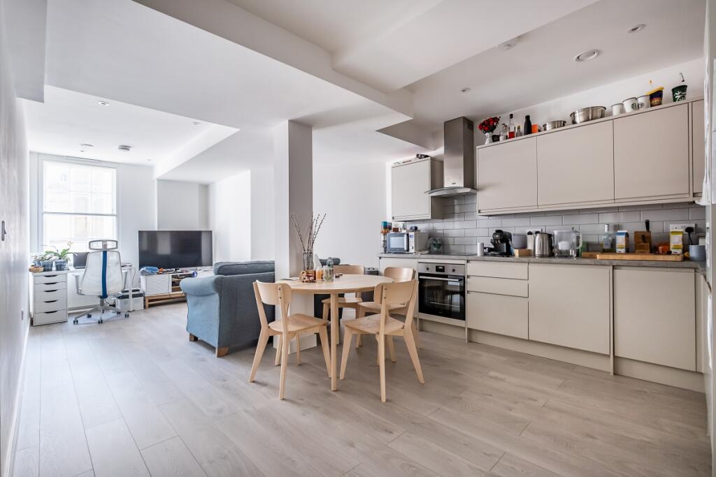 2 bed Apartment for rent in Paddington. From Hamptons International Sales - Hyde Park