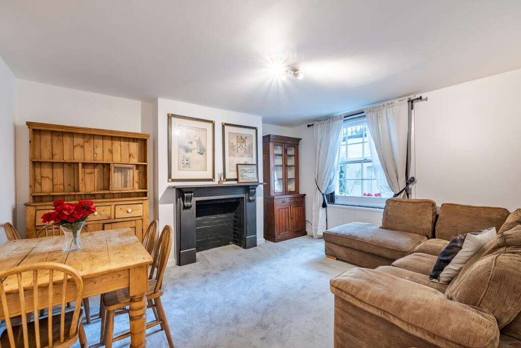 2 bed 1st Floor Flat for rent in Paddington. From Hamptons International Sales - Hyde Park