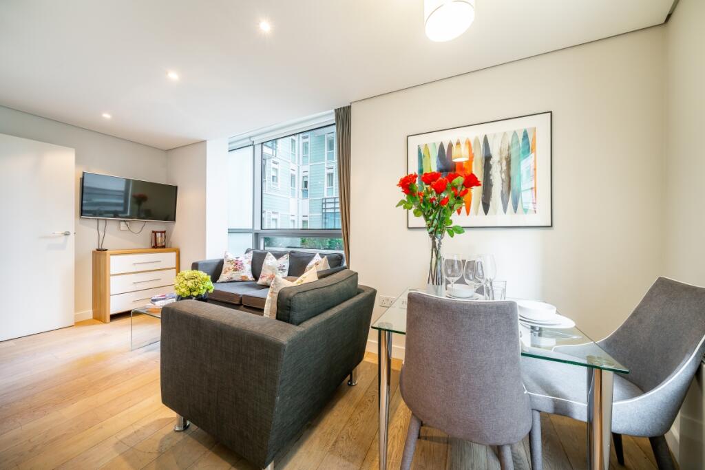 3 bed Apartment for rent in Paddington. From Hamptons International Sales - Hyde Park