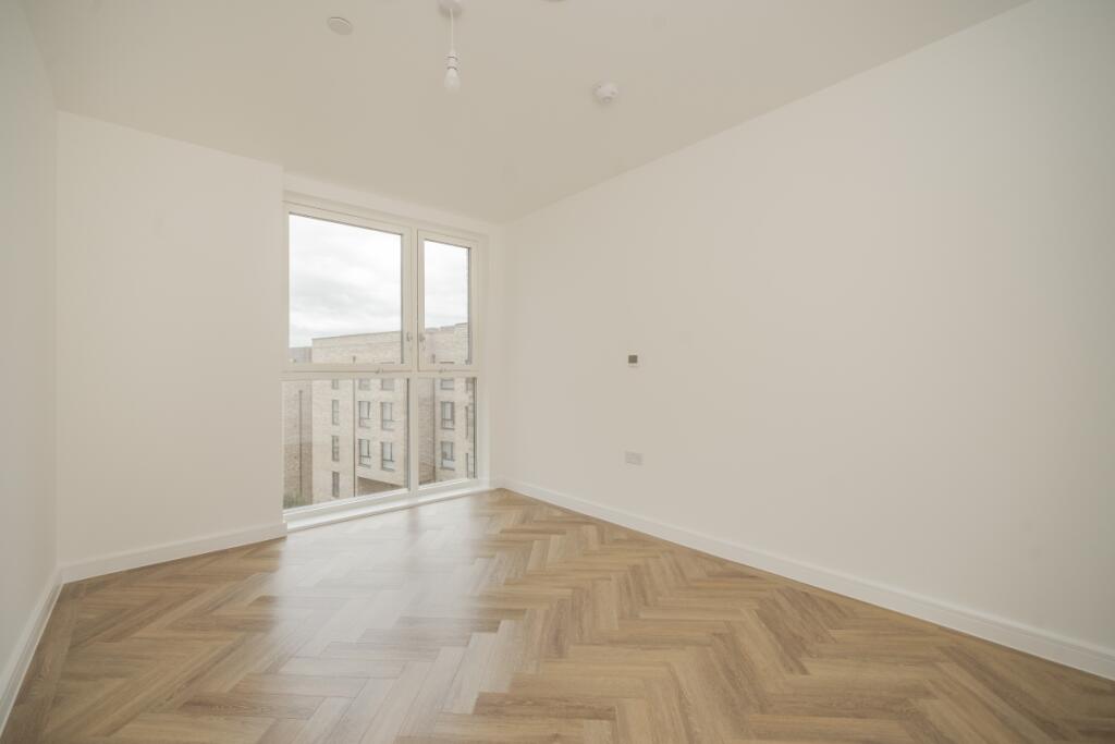 3 bed 1st Floor Flat for rent in Paddington. From Hamptons International Sales - Hyde Park