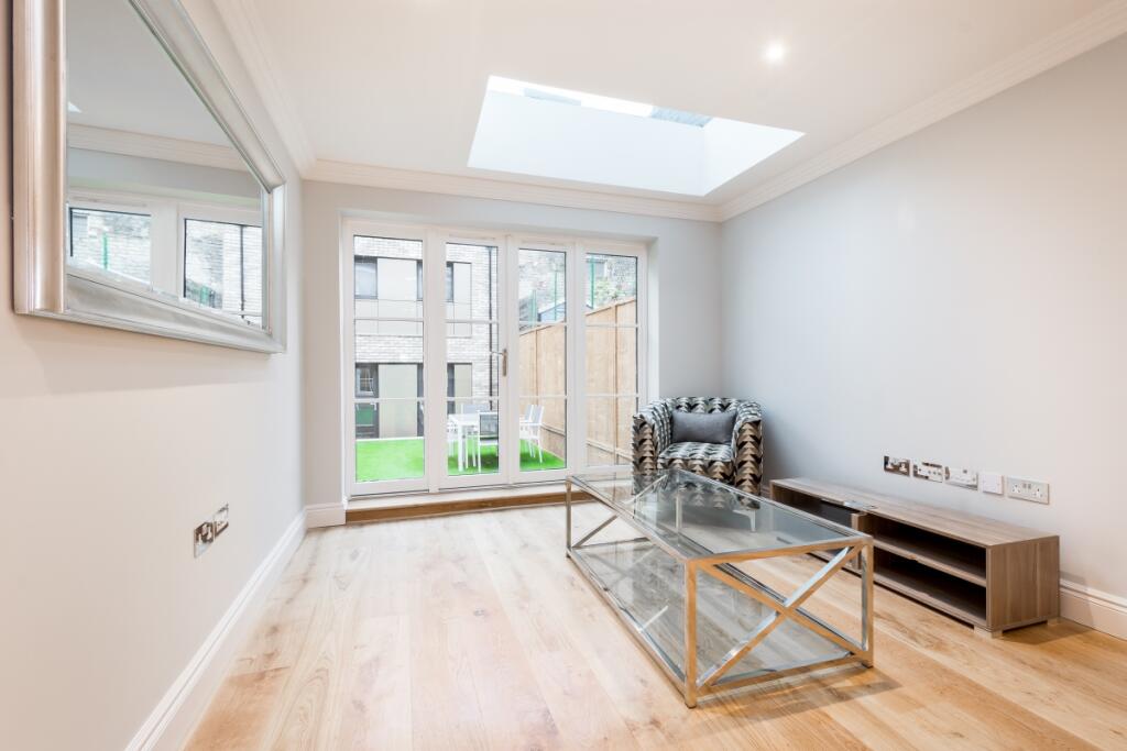 2 bed 1st Floor Flat for rent in Islington. From Hamptons - Islington