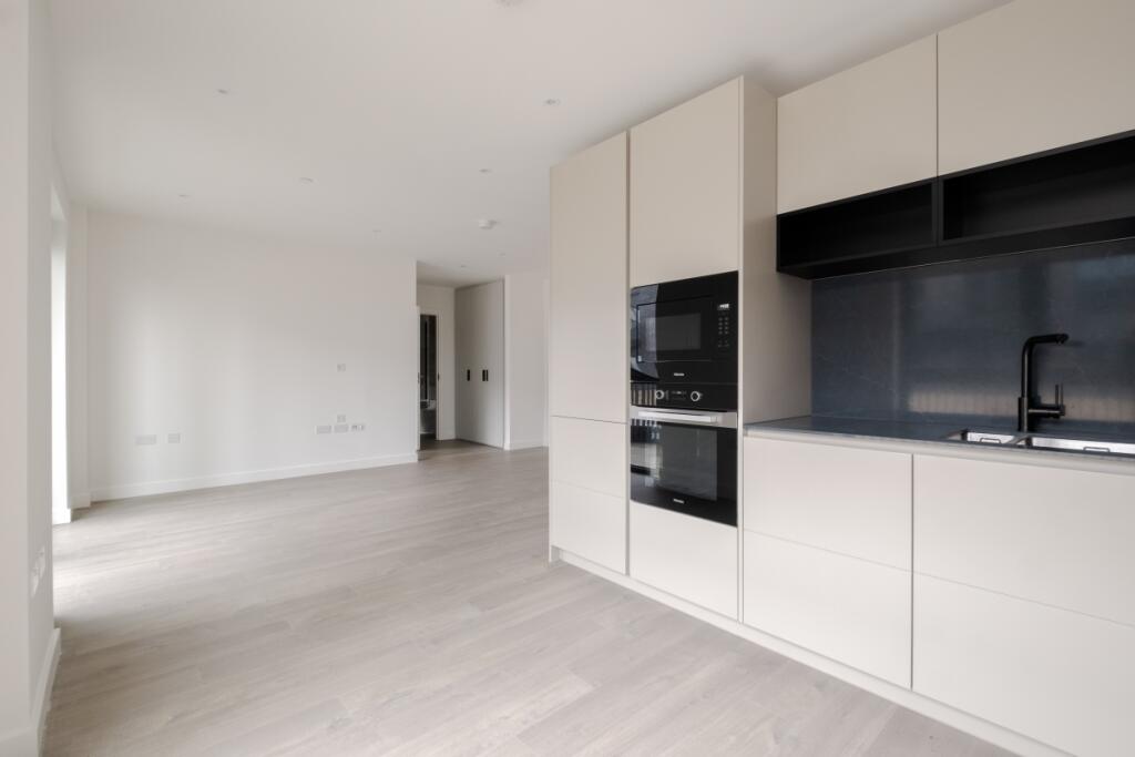 3 bed Apartment for rent in . From Hamptons - Islington