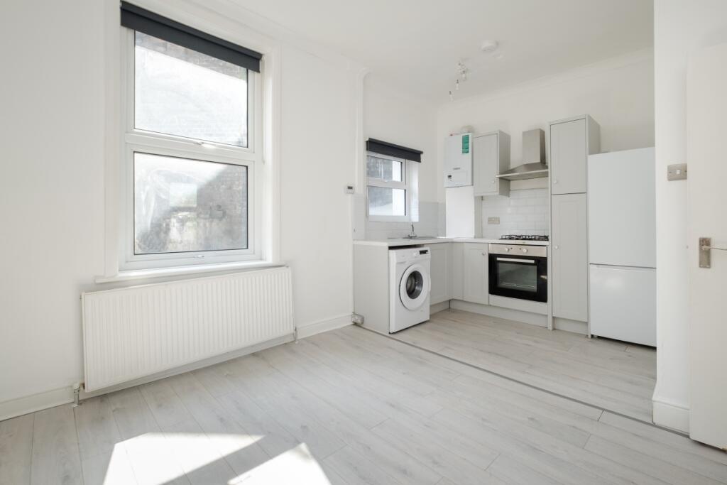 2 bed 1st Floor Flat for rent in Hackney. From Hamptons - Islington
