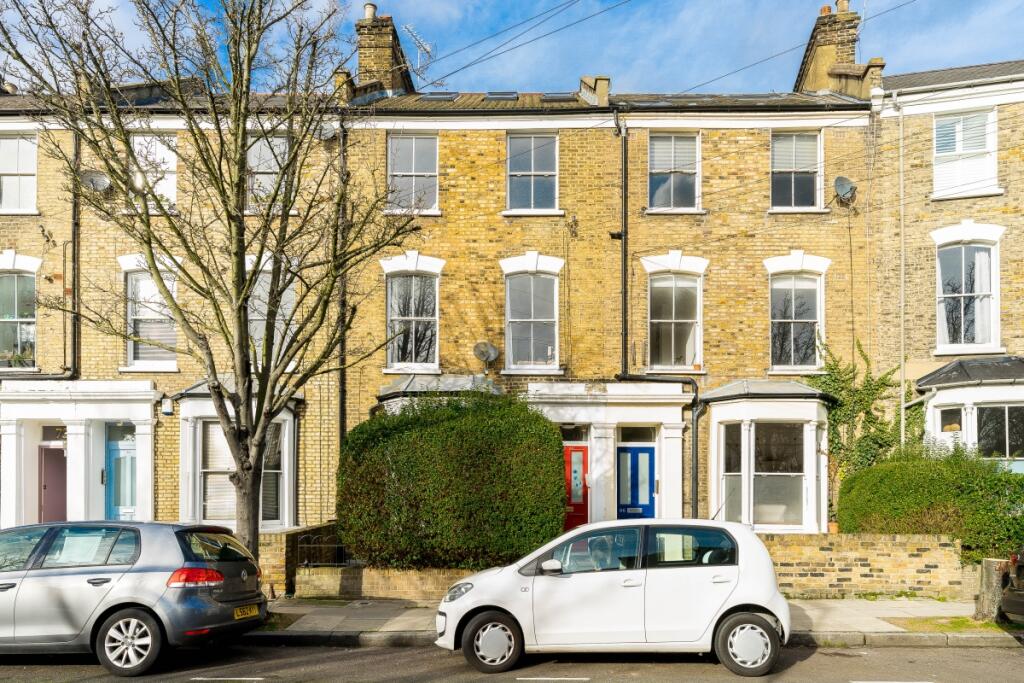 3 bed Annexe for rent in Islington. From Hamptons - Islington