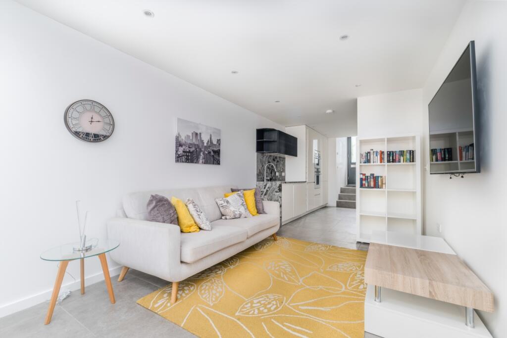 2 bed Mid Terraced House for rent in Islington. From Hamptons - Islington
