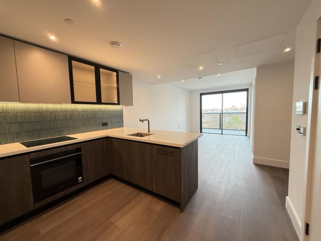 1 bed 1st Floor Flat for rent in Bethnal Green. From Hamptons - Islington