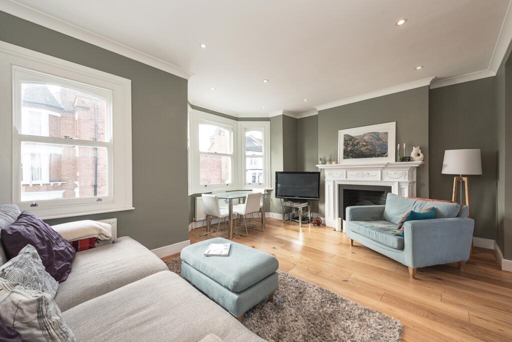 3 bed 1st Floor Flat for rent in Islington. From Hamptons - Islington