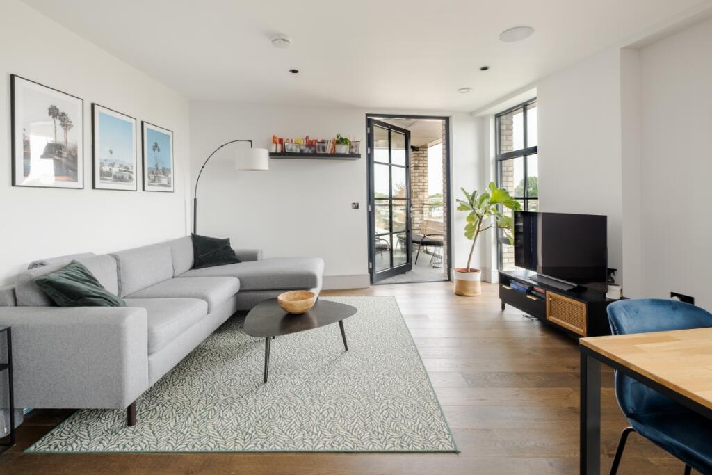 3 bed 1st Floor Flat for rent in Islington. From Hamptons - Islington