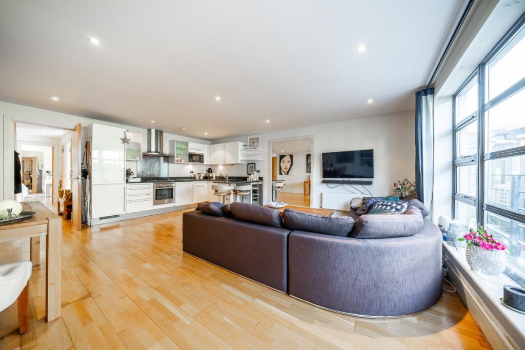 2 bed Apartment for rent in Islington. From Hamptons - Islington