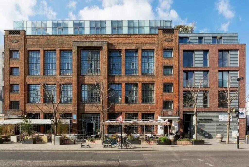 2 bed 1st Floor Flat for rent in Hackney. From Hamptons - Islington