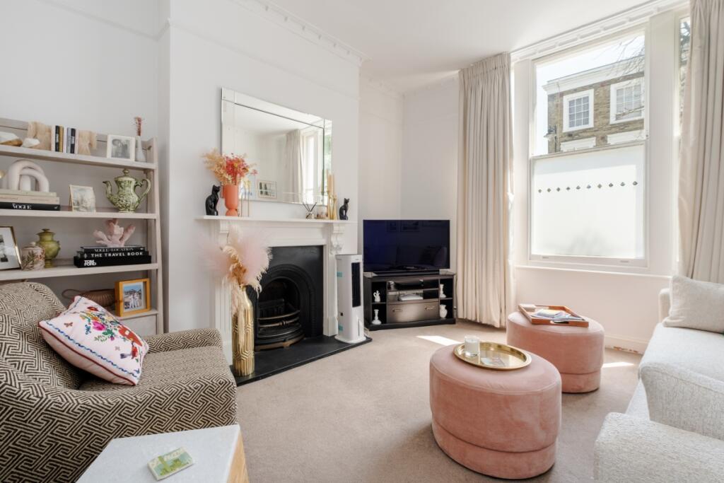 2 bed Duplex for rent in Islington. From Hamptons - Islington