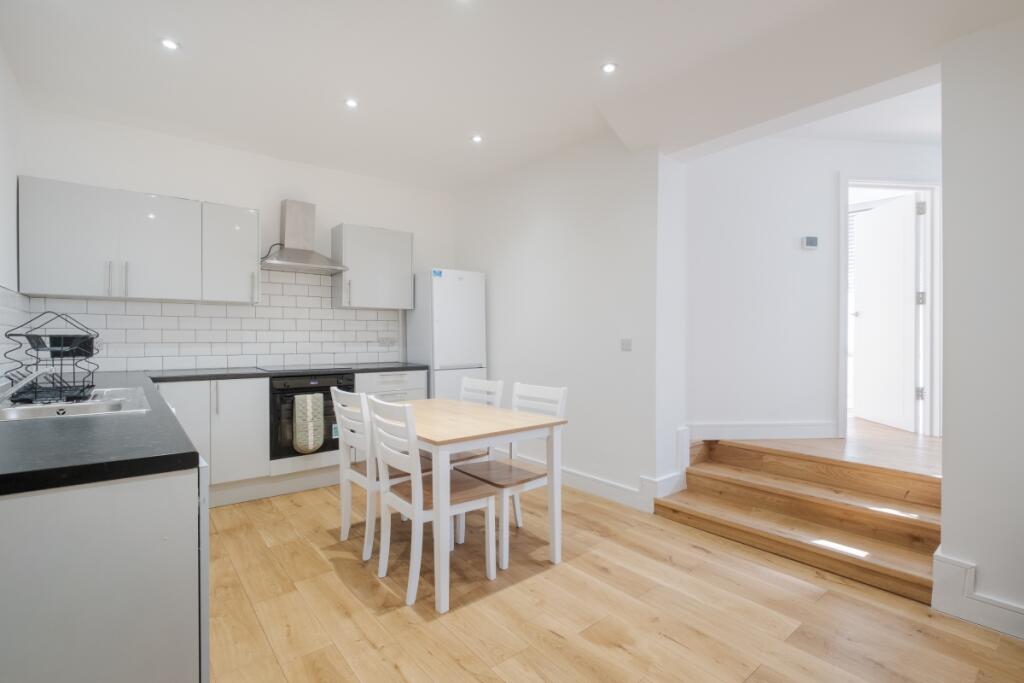 2 bed 1st Floor Flat for rent in Islington. From Hamptons - Islington