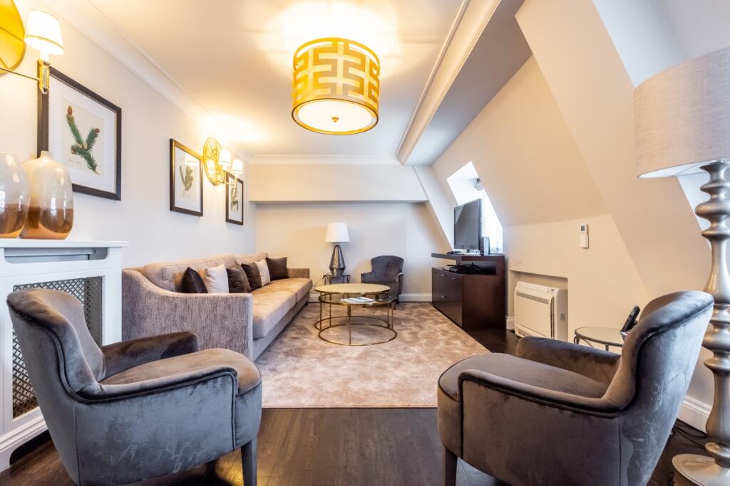 3 bed 1st Floor Flat for rent in Kensington. From Hamptons - Kensington