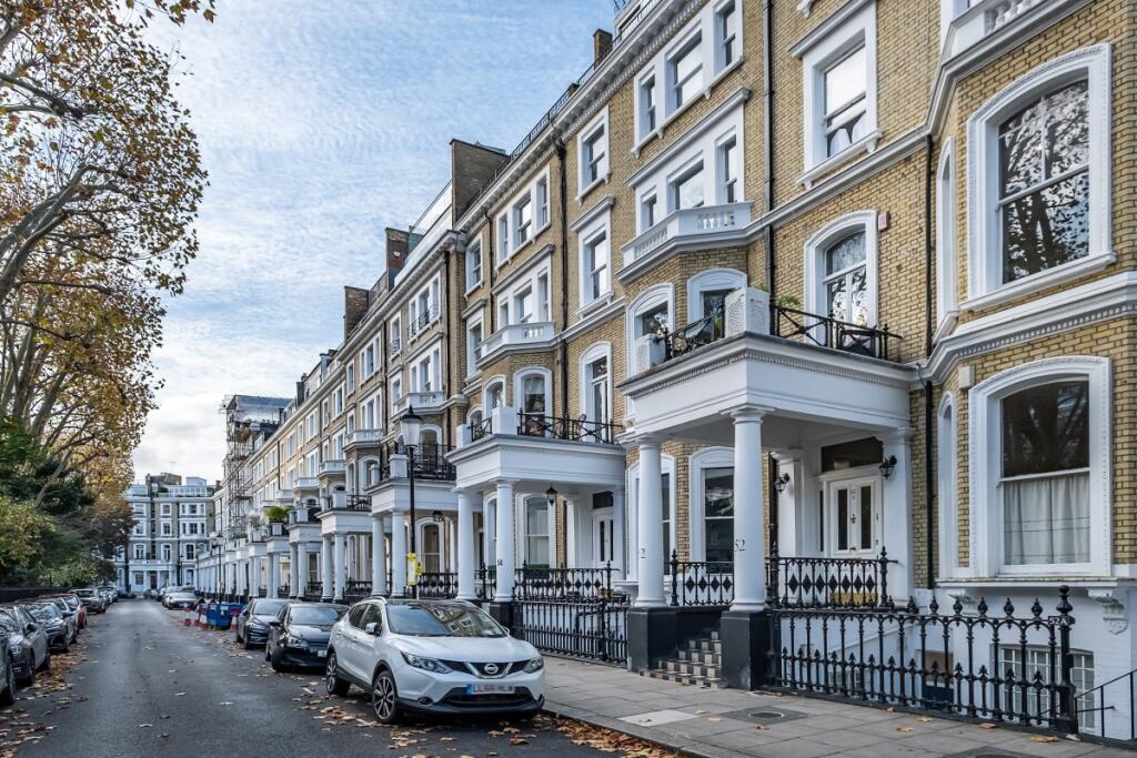 3 bed Apartment for rent in Kensington. From Hamptons - Kensington 3 bed Apartment for rent in Kensington. From Hamptons - Kensington