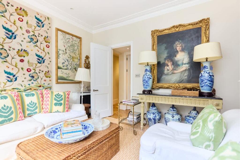 1 bed 1st Floor Flat for rent in Kensington. From Hamptons - Kensington
