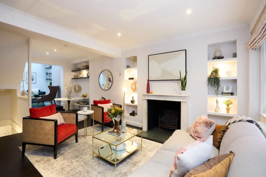 2 bed 1st Floor Flat for rent in Kensington. From Hamptons - Kensington