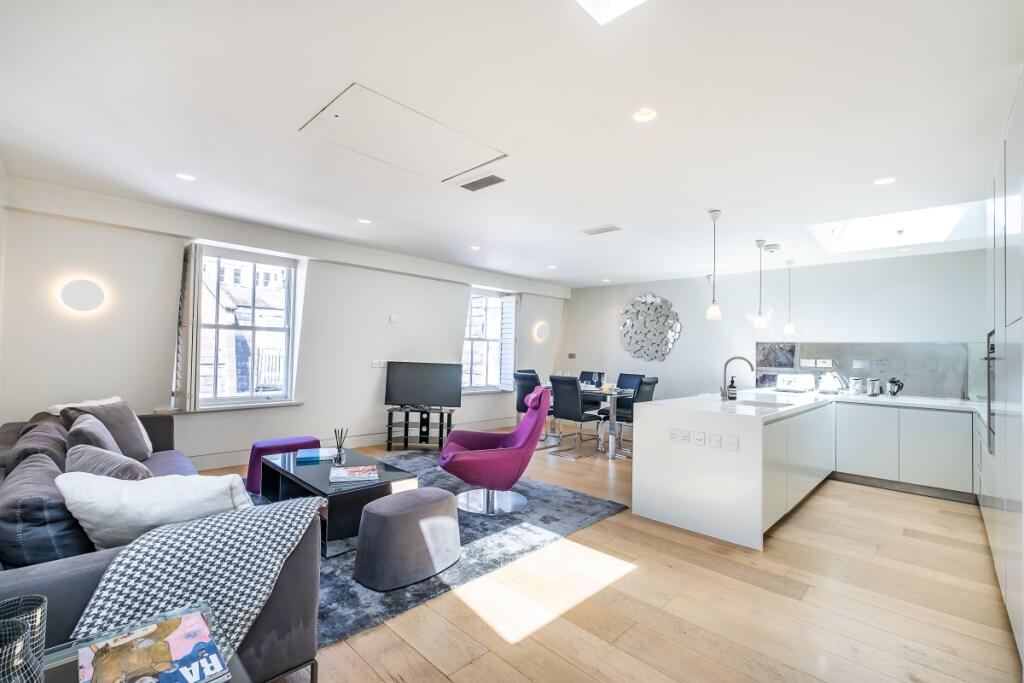 2 bed Duplex for rent in Kensington. From Hamptons - Kensington