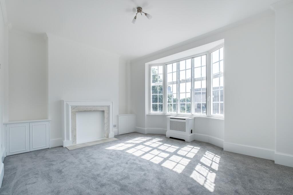 2 bed 1st Floor Flat for rent in Kensington. From Hamptons - Kensington