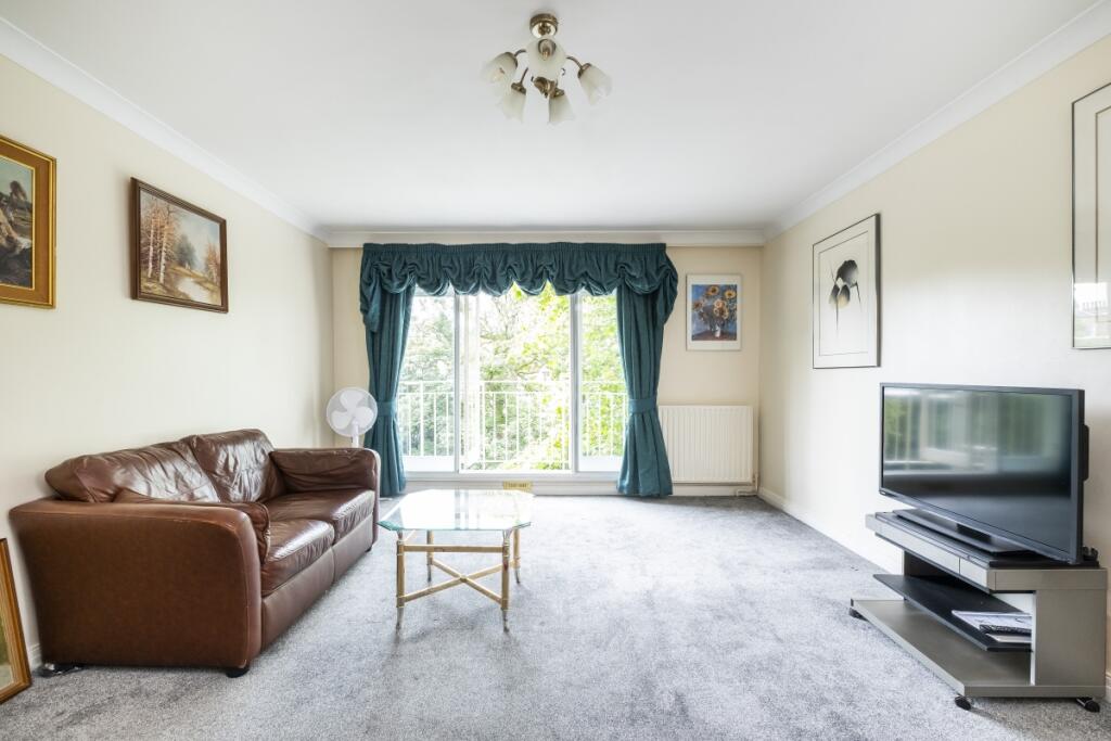 2 bed Apartment for rent in Kensington. From Hamptons - Kensington