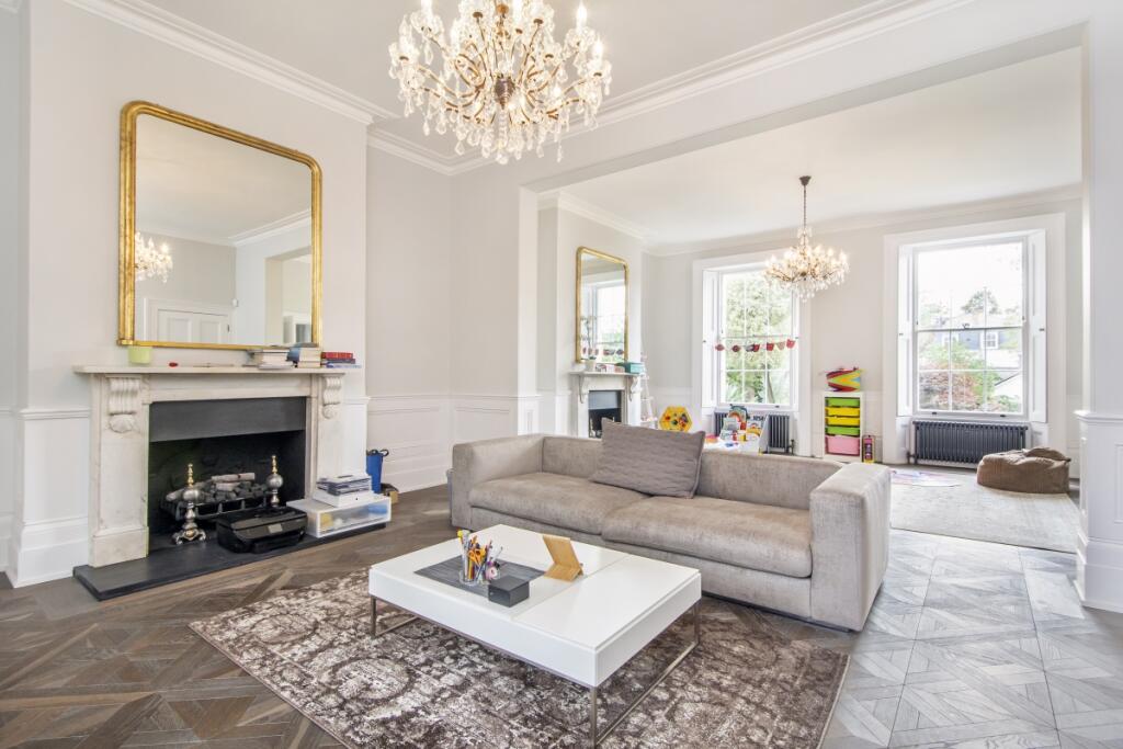 6 bed Detached for rent in Kensington. From Hamptons - Kensington