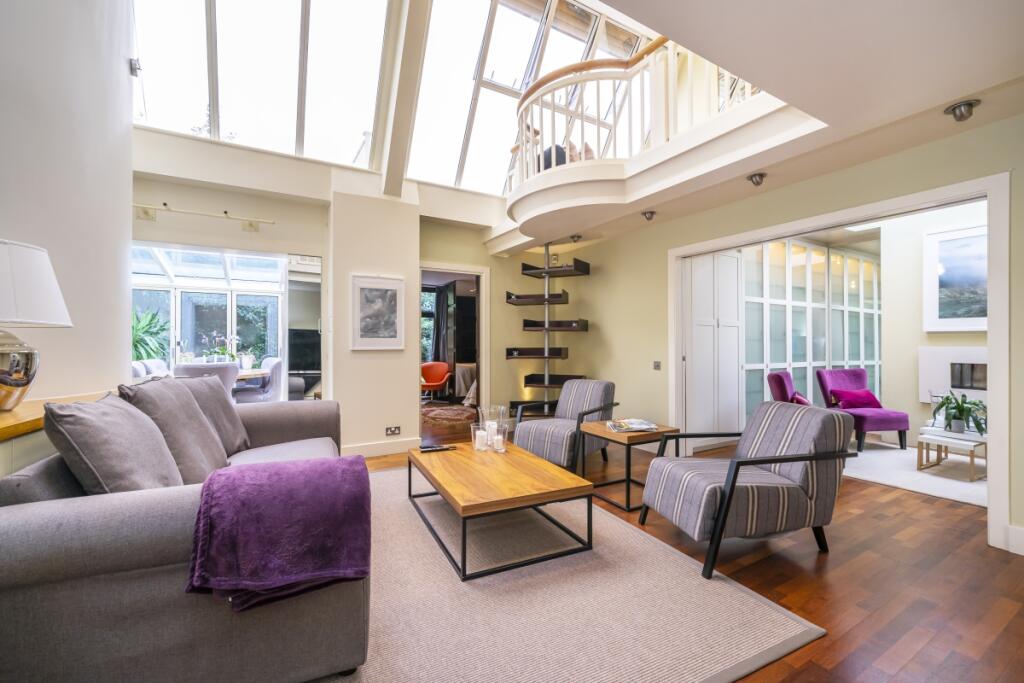 2 bed Mews for rent in Kensington. From Hamptons - Kensington