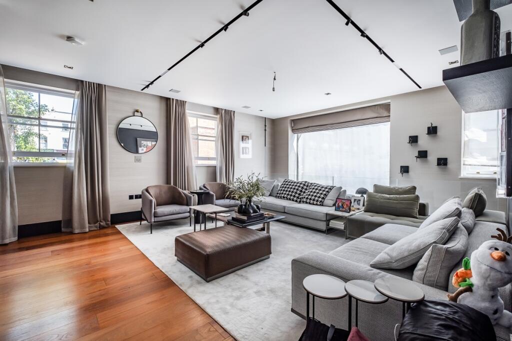 4 bed Mews for rent in Kensington. From Hamptons - Kensington 4 bed Mews for rent in Kensington. From Hamptons - Kensington