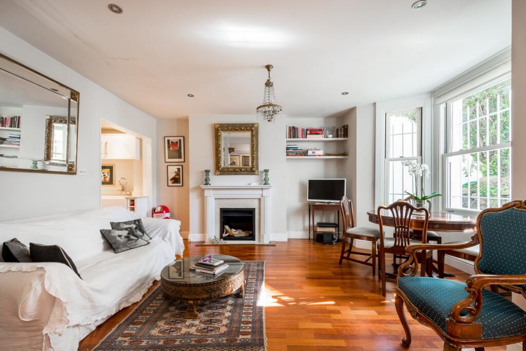 2 bed 1st Floor Flat for rent in Kensington. From Hamptons - Kensington