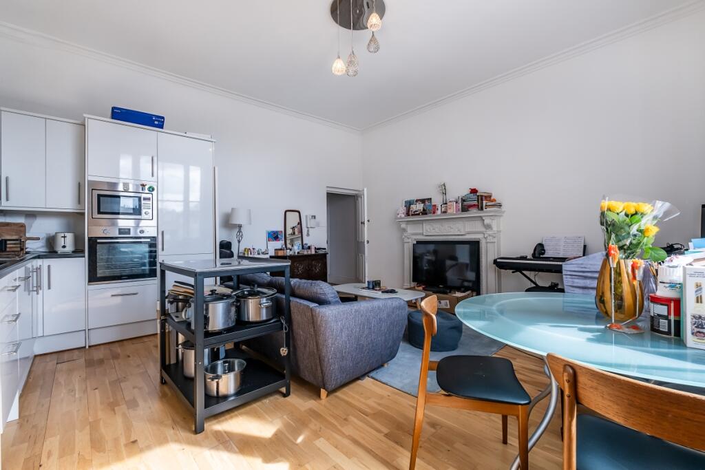 1 bed 1st Floor Flat for rent in Kensington. From Hamptons - Kensington