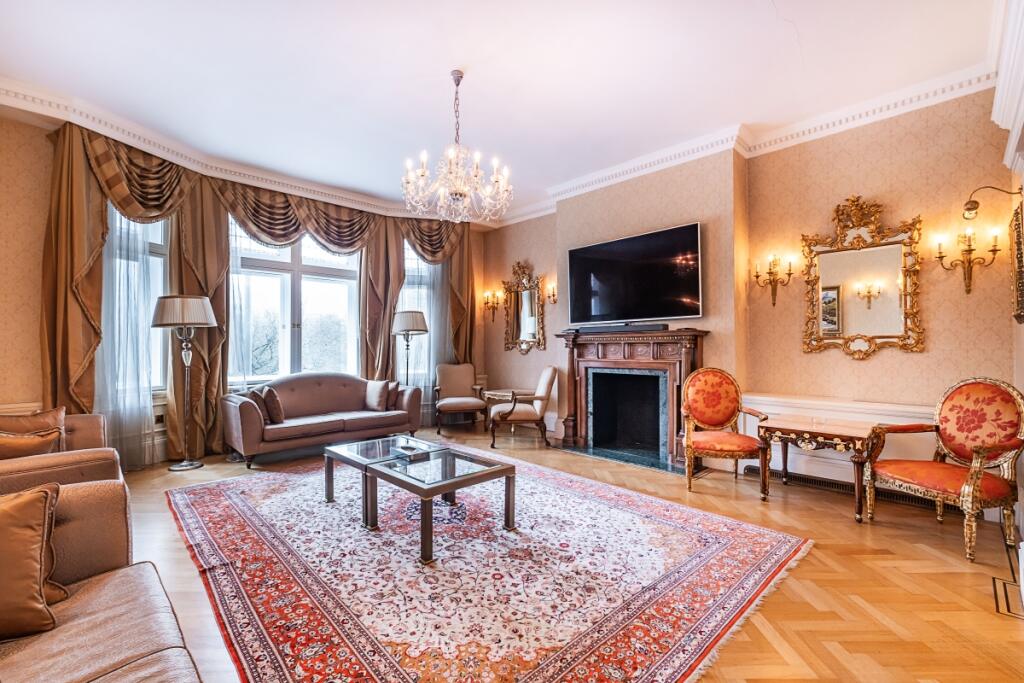 5 bed 1st Floor Flat for rent in Kensington. From Hamptons - Kensington