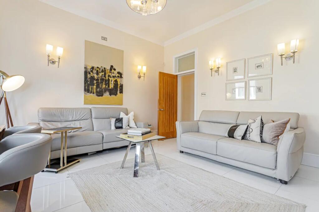 2 bed 1st Floor Flat for rent in Kensington. From Hamptons - Kensington 2 bed 1st Floor Flat for rent in Kensington. From Hamptons - Kensington