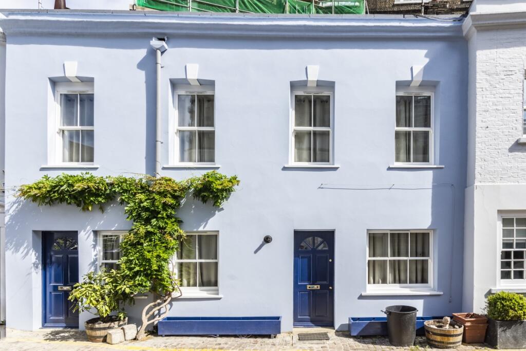 4 bed Mews for rent in Kensington. From Hamptons - Kensington 4 bed Mews for rent in Kensington. From Hamptons - Kensington