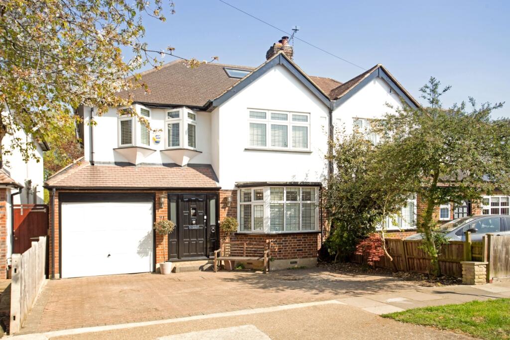 5 bed Semi Detached for rent in Kingston upon Thames. From Hamptons - Kingston 5 bed Semi Detached for rent in Kingston upon Thames. From Hamptons - Kingston
