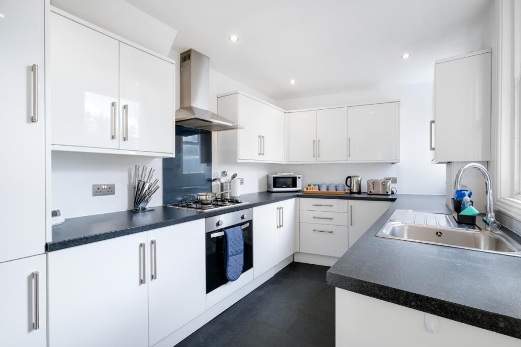 4 bed Semi Detached for rent in Kingston upon Thames. From Hamptons - Kingston 4 bed Semi Detached for rent in Kingston upon Thames. From Hamptons - Kingston