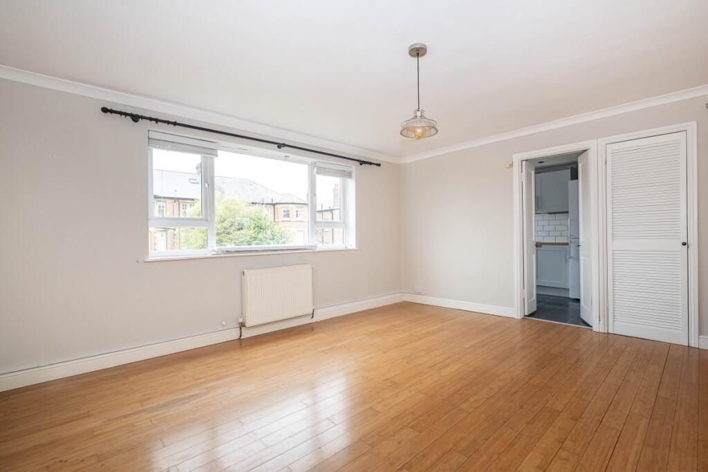 3 bed Apartment for rent in Surbiton. From Hamptons - Kingston