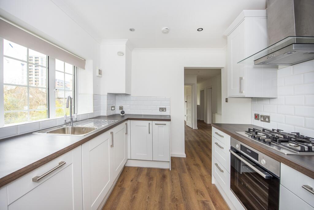 3 bed 1st Floor Flat for rent in Kingston upon Thames. From Hamptons - Kingston