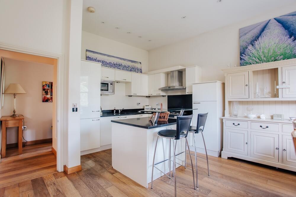 2 bed Annexe for rent in Surbiton. From Hamptons - Kingston