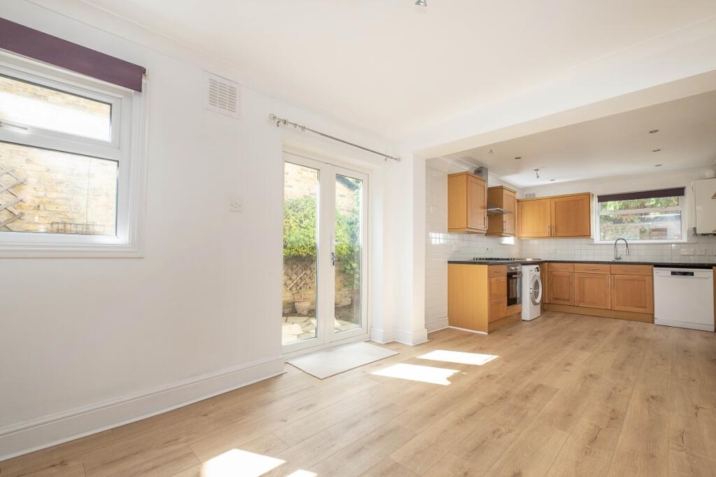3 bed Detached for rent in Kingston upon Thames. From Hamptons - Kingston