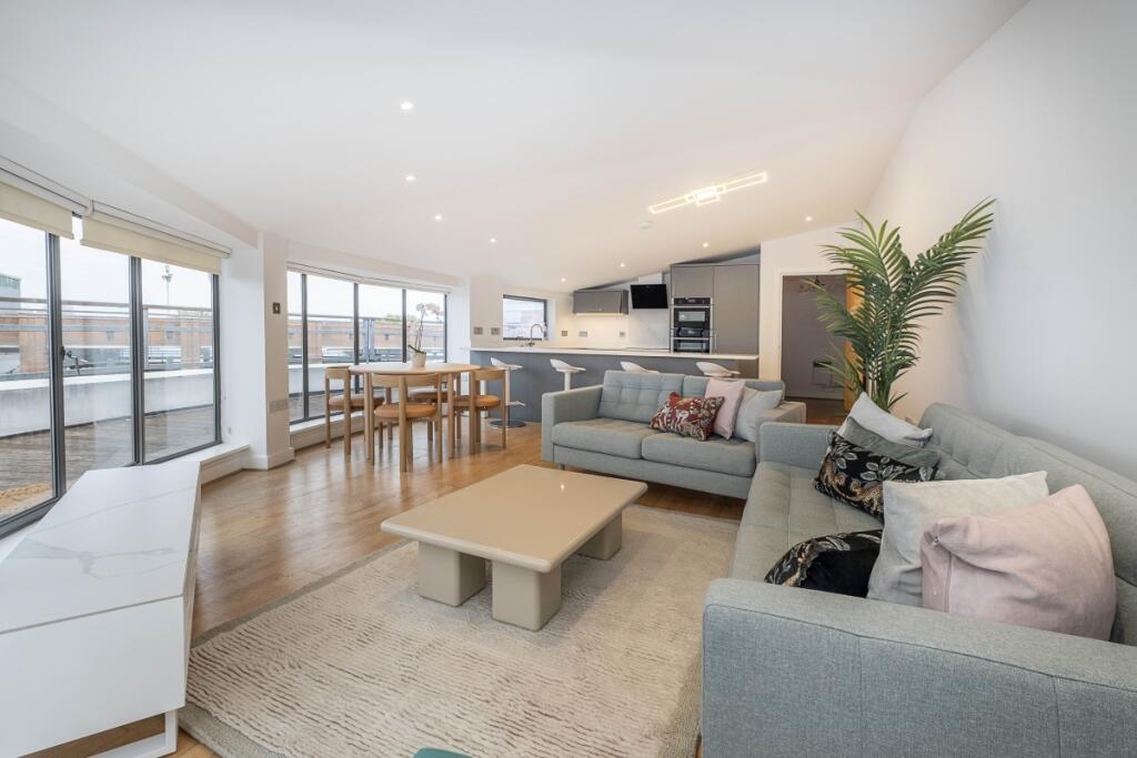 3 bed Penthouse for rent in Kingston upon Thames. From Hamptons - Kingston