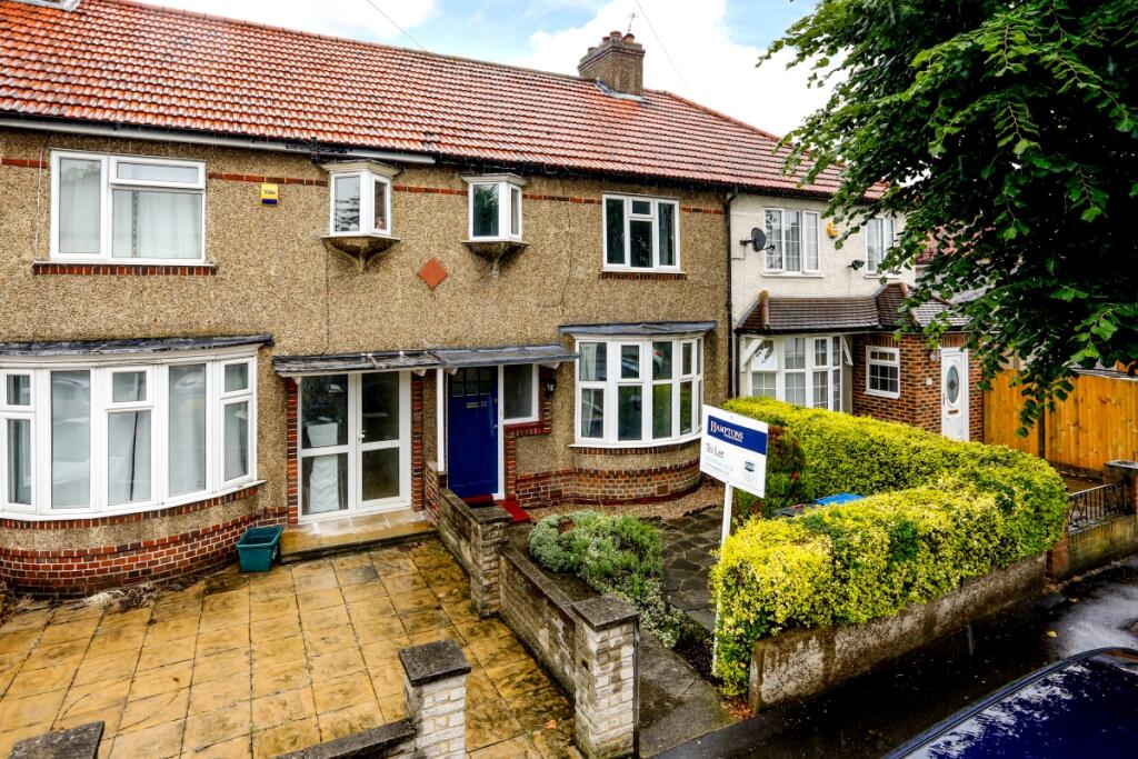 3 bed Mid Terraced House for rent in Long Ditton. From Hamptons - Kingston 3 bed Mid Terraced House for rent in Long Ditton. From Hamptons - Kingston