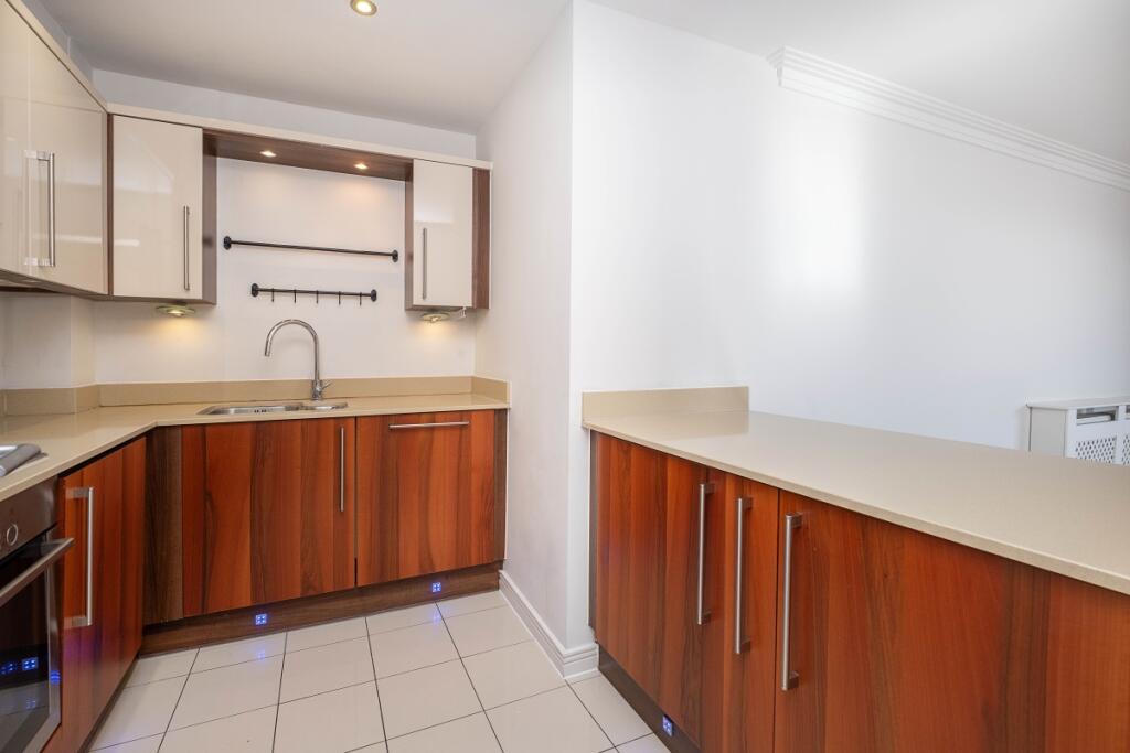 2 bed Apartment for rent in Surbiton. From Hamptons - Kingston