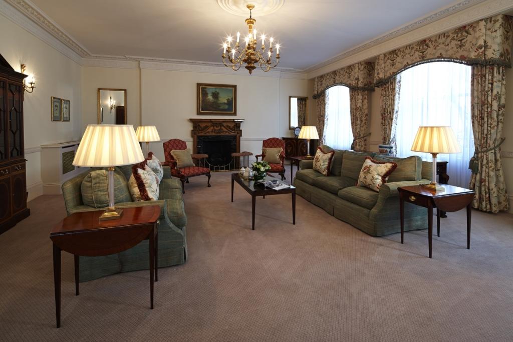 3 bed Apartment for rent in Kensington. From Hamptons International Sales - Kingston