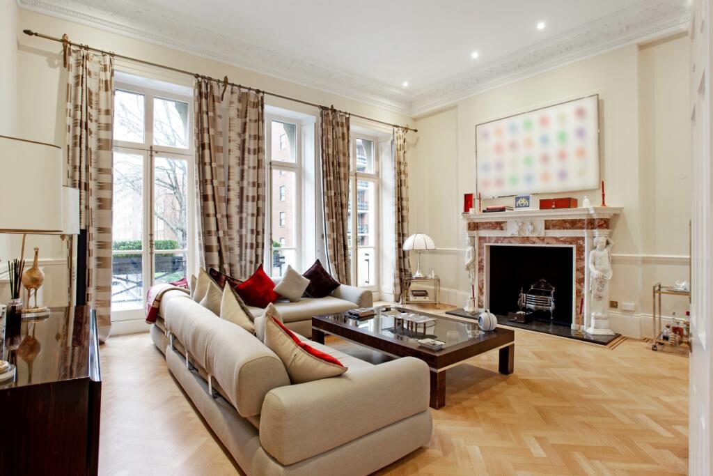 6 bed Semi-Detached House for rent in Chelsea. From Hamptons International Sales - Kingston