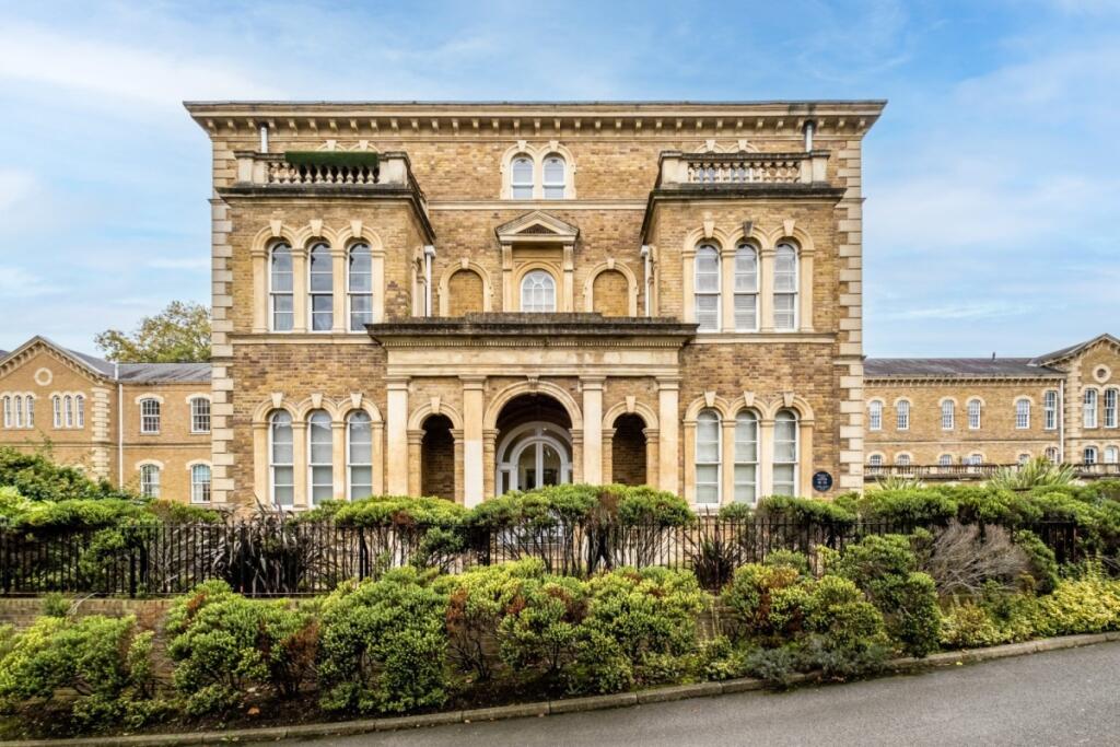 4 bed 1st Floor Flat for rent in Friern Barnet. From Hamptons - Muswell Hill