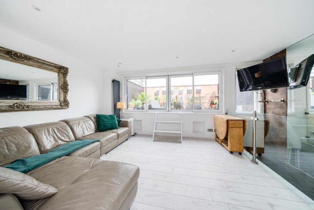 3 bed 1st Floor Flat for rent in Hornsey. From Hamptons - Muswell Hill